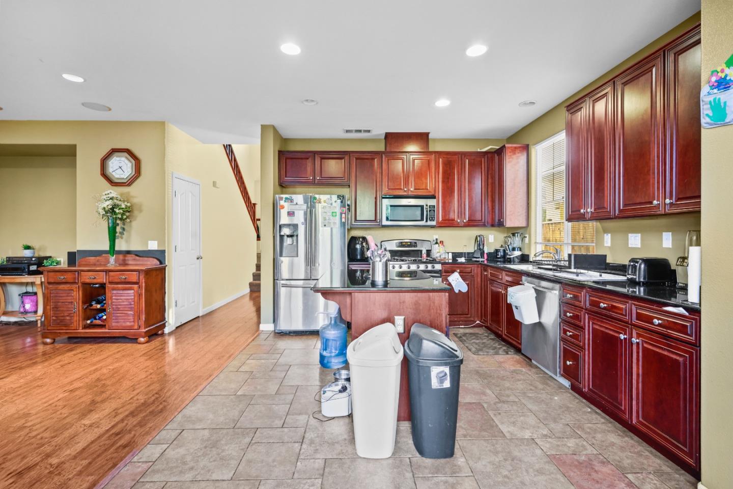 Detail Gallery Image 9 of 30 For 2334 N Fallbrook Dr, Los Banos,  CA 93635 - 5 Beds | 2/1 Baths