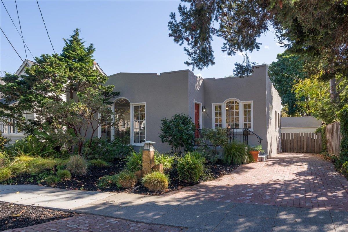 Detail Gallery Image 1 of 26 For 805 Burlingame Ave, Burlingame,  CA 94010 - 3 Beds | 2 Baths