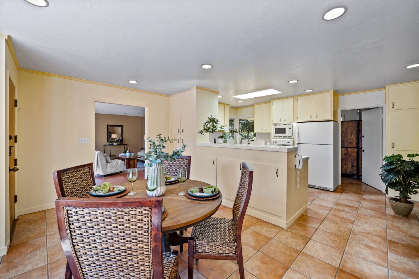 Detail Gallery Image 13 of 35 For 40 Twin Oaks Dr, Monterey,  CA 93940 - 2 Beds | 2 Baths