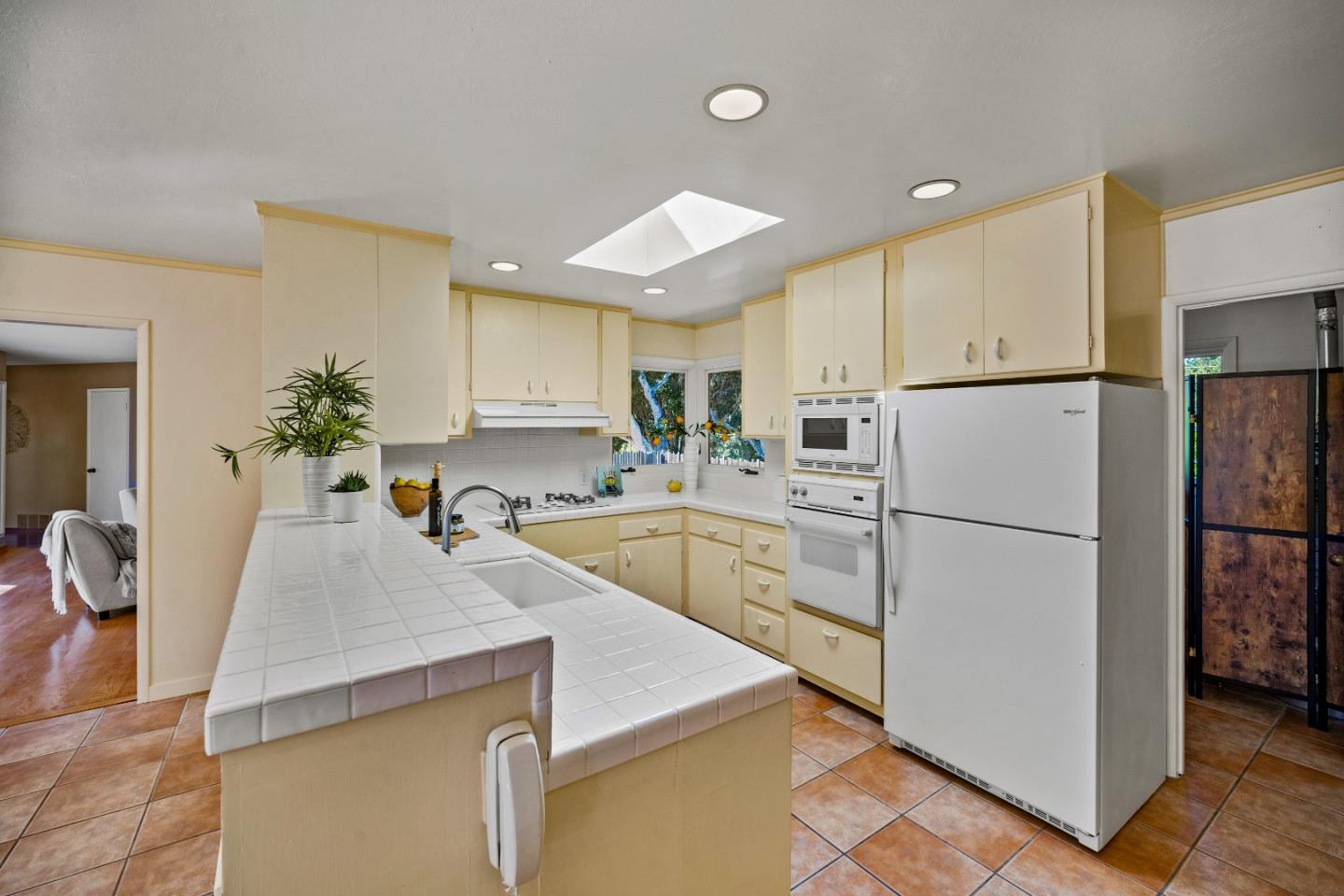 Detail Gallery Image 14 of 35 For 40 Twin Oaks Dr, Monterey,  CA 93940 - 2 Beds | 2 Baths