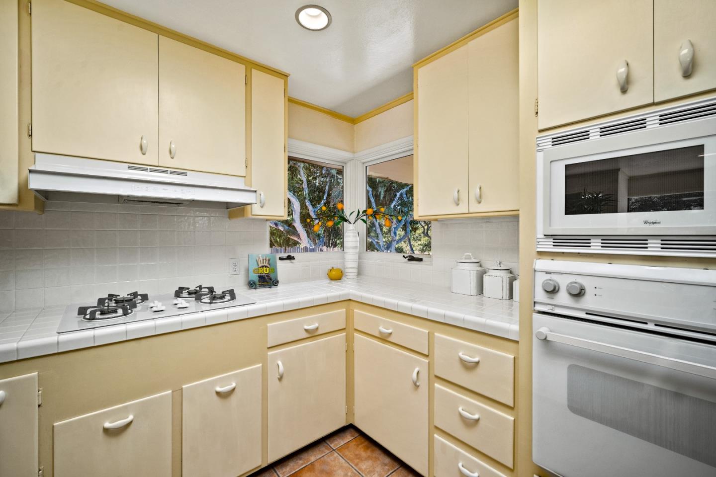 Detail Gallery Image 15 of 35 For 40 Twin Oaks Dr, Monterey,  CA 93940 - 2 Beds | 2 Baths