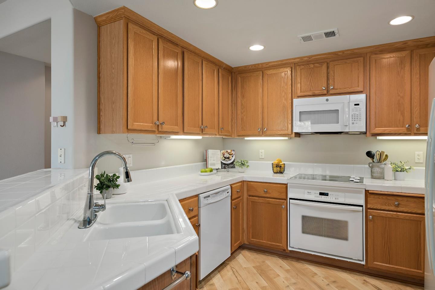 Detail Gallery Image 11 of 28 For 1310 Saddle Rack St #424,  San Jose,  CA 95126 - 2 Beds | 2 Baths