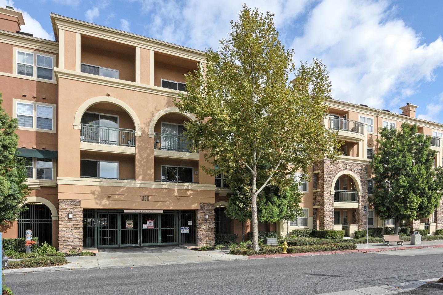 Detail Gallery Image 3 of 28 For 1310 Saddle Rack St #424,  San Jose,  CA 95126 - 2 Beds | 2 Baths