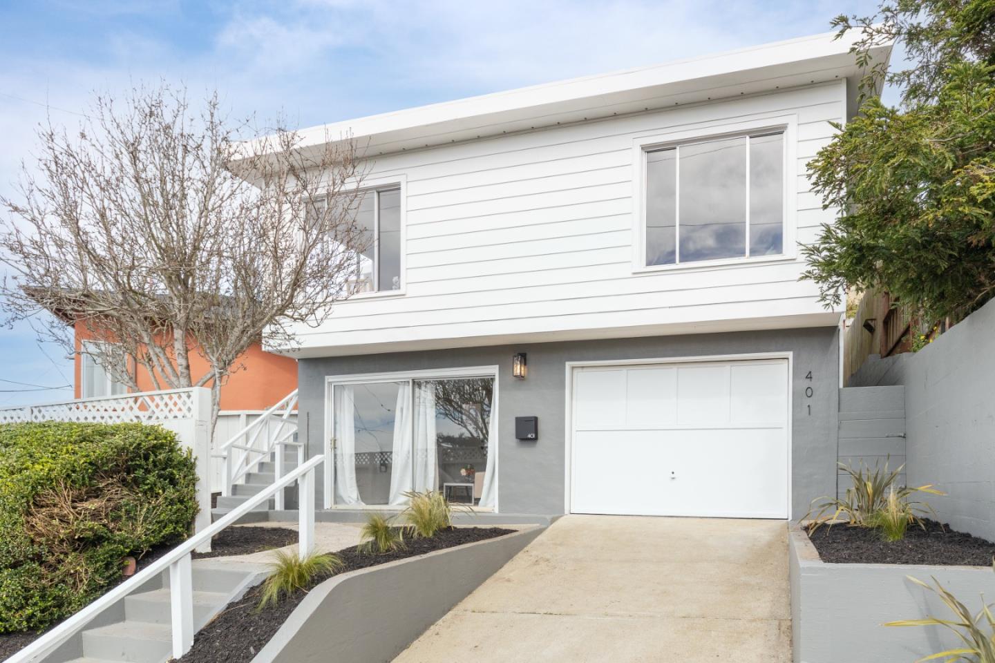 Detail Gallery Image 2 of 39 For 401 Monterey Rd, Pacifica,  CA 94044 - 3 Beds | 2 Baths