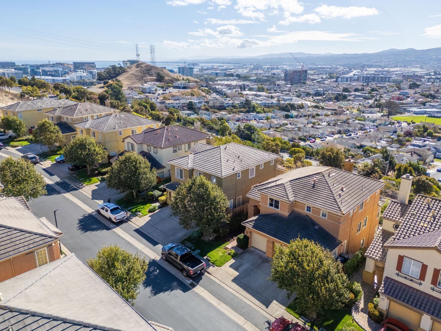 Detail Gallery Image 8 of 83 For 15 Viola St, South San Francisco,  CA 94080 - 4 Beds | 3/1 Baths