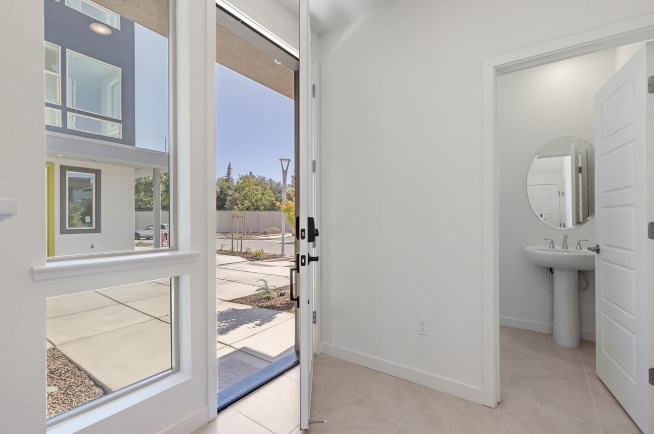 Detail Gallery Image 2 of 19 For 6650 Optimum Loop, San Jose,  CA 95119 - 2 Beds | 2 Baths
