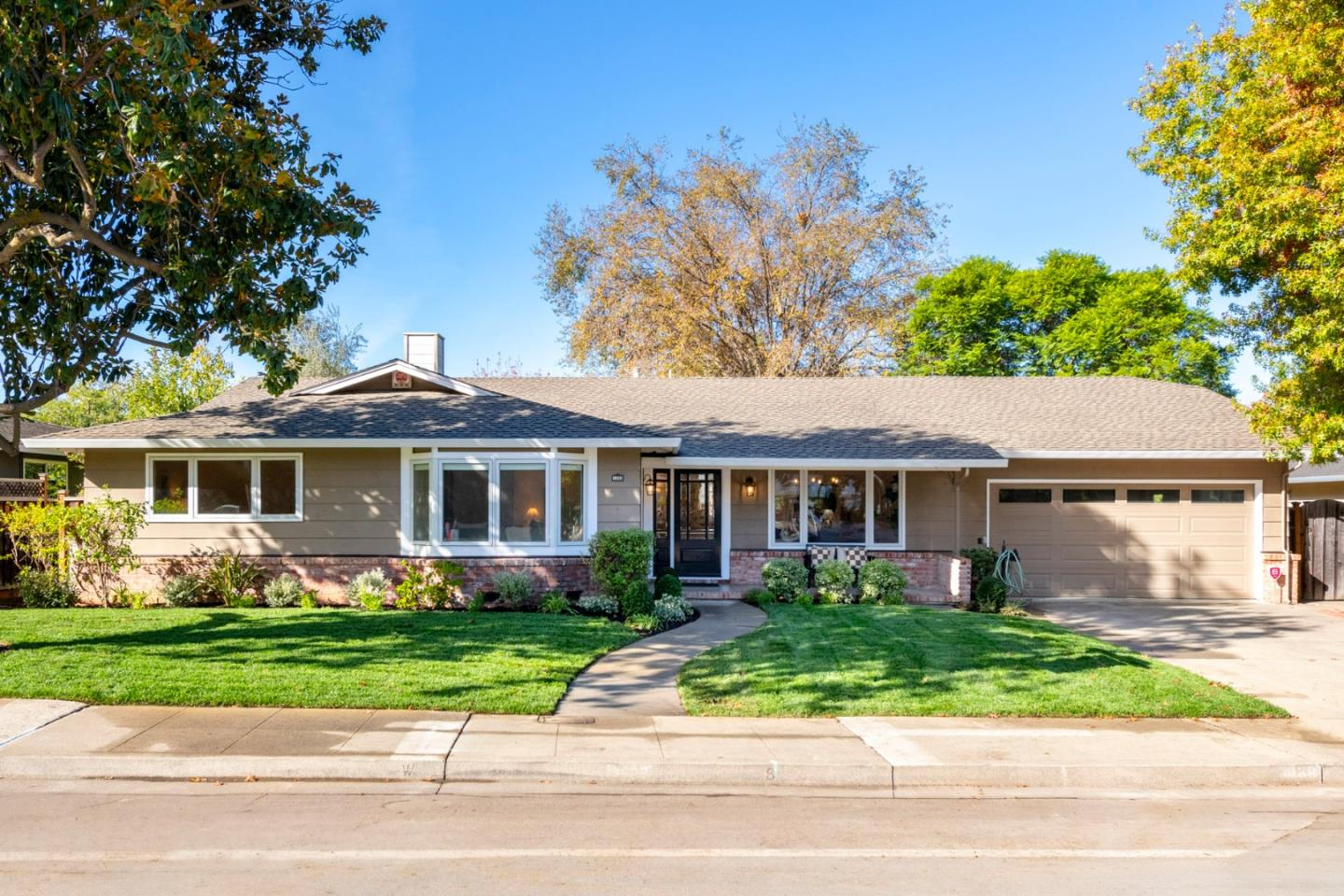 Detail Gallery Image 1 of 41 For 1888 Miramonte Ave, Mountain View,  CA 94040 - 5 Beds | 2/1 Baths