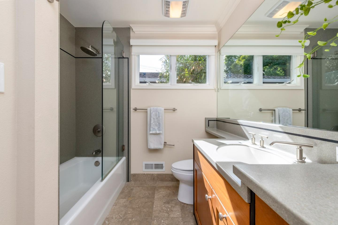 Detail Gallery Image 27 of 41 For 1888 Miramonte Ave, Mountain View,  CA 94040 - 5 Beds | 2/1 Baths