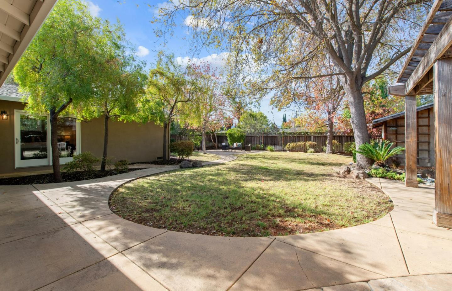 Detail Gallery Image 33 of 41 For 1888 Miramonte Ave, Mountain View,  CA 94040 - 5 Beds | 2/1 Baths