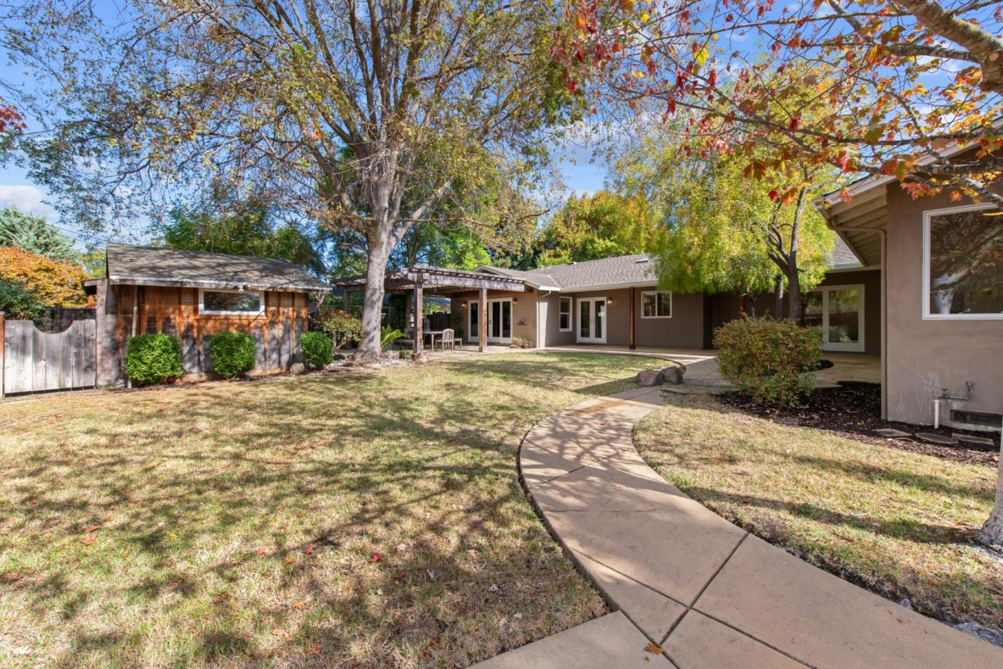 Detail Gallery Image 34 of 41 For 1888 Miramonte Ave, Mountain View,  CA 94040 - 5 Beds | 2/1 Baths