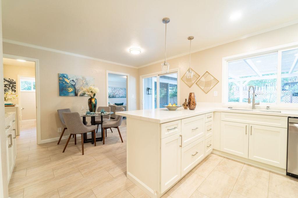 Detail Gallery Image 11 of 66 For 1430 Villa Dr, Los Altos,  CA 94024 - 4 Beds | 2/1 Baths