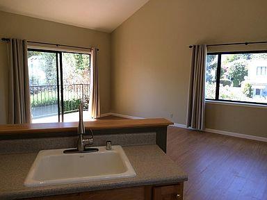 Detail Gallery Image 18 of 31 For 223 Grand Blvd, San Mateo,  CA 94401 - 2 Beds | 2 Baths