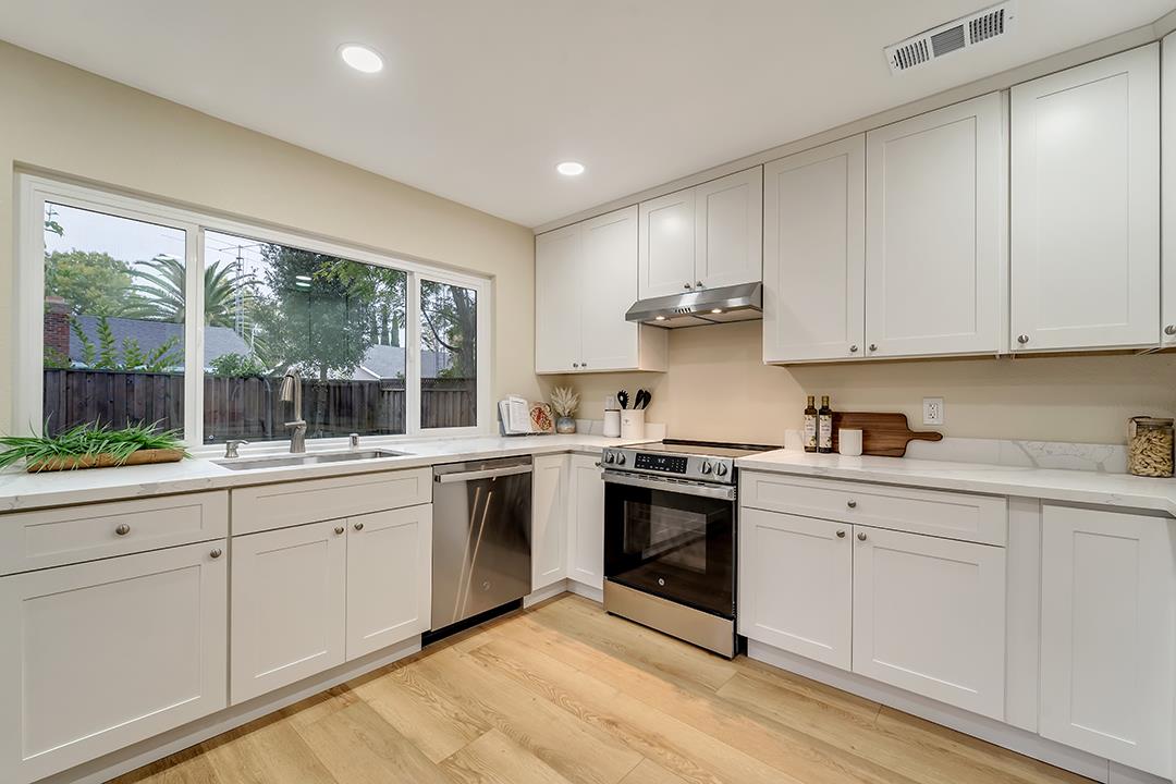 Detail Gallery Image 10 of 30 For 6093 Larchmont Dr, San Jose,  CA 95123 - 4 Beds | 2 Baths