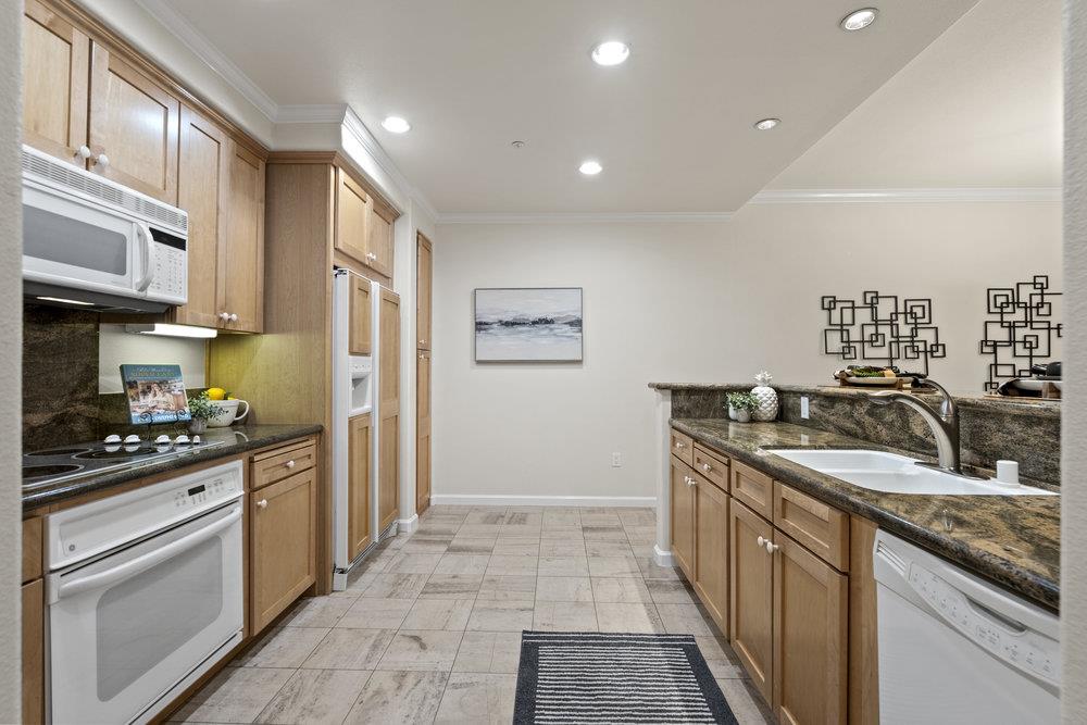 Detail Gallery Image 15 of 49 For 111 Saint Matthews Ave #302,  San Mateo,  CA 94401 - 3 Beds | 2 Baths