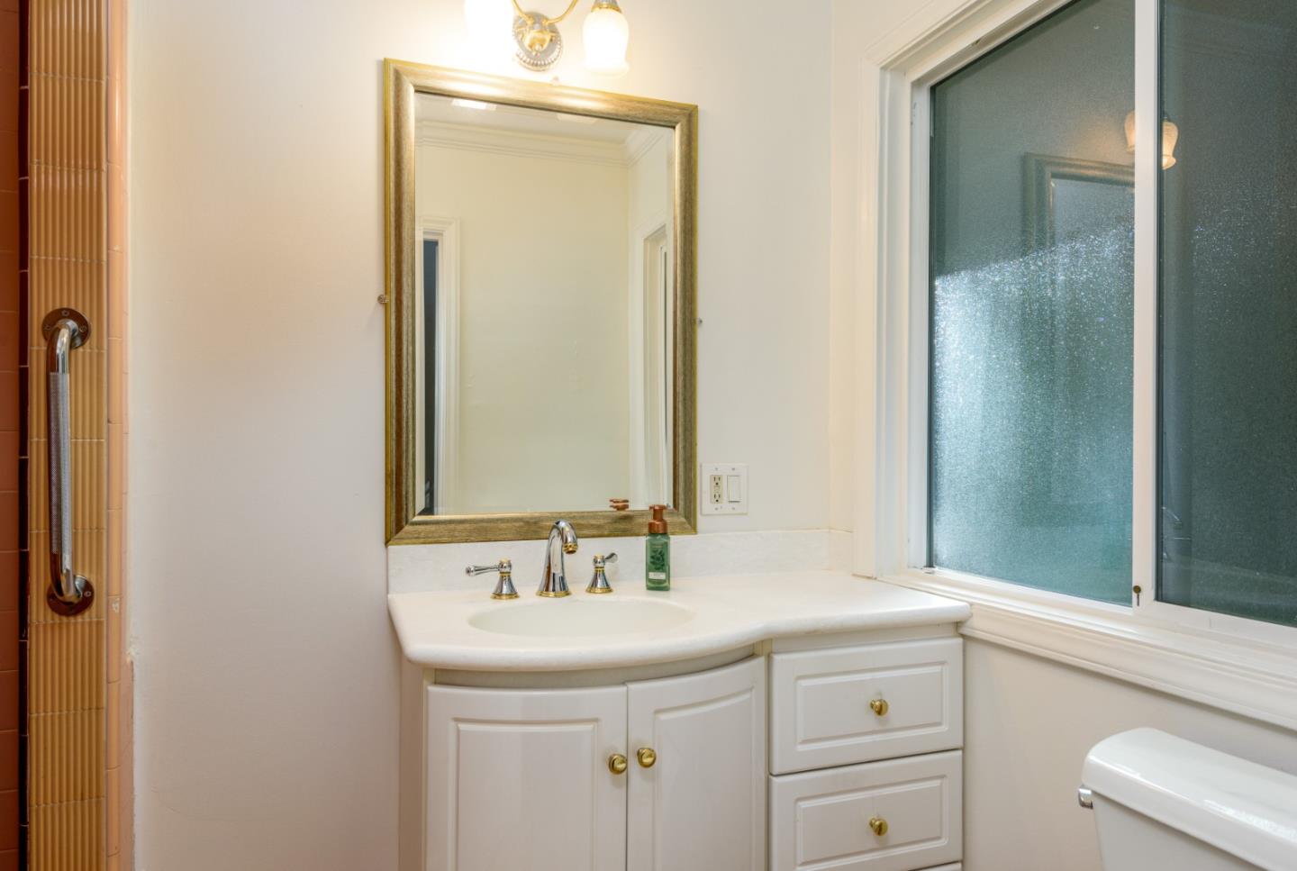 Detail Gallery Image 23 of 41 For 4 Barmetta Way, Atherton,  CA 94027 - 2 Beds | 2/1 Baths