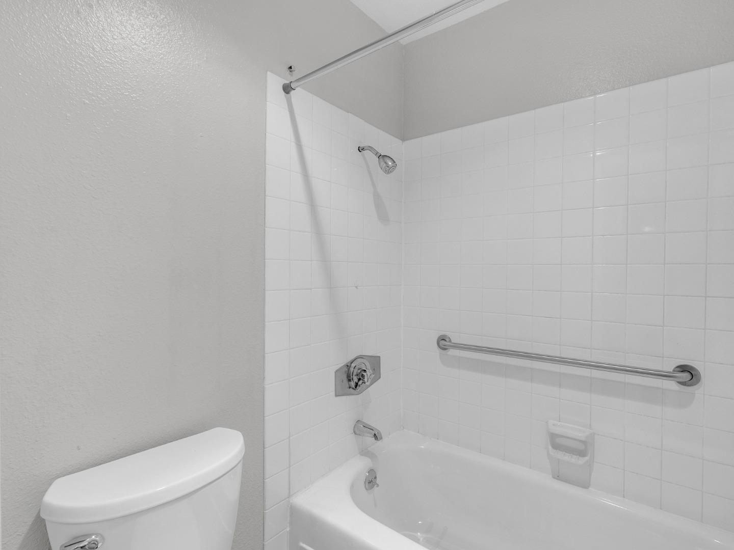 Detail Gallery Image 7 of 13 For 395 Imperial Way #211,  Daly City,  CA 94015 - 2 Beds | 2 Baths