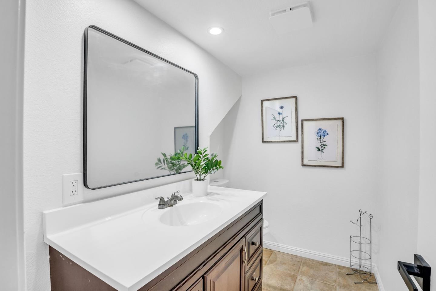 Detail Gallery Image 9 of 27 For 2576 Olmstead Ct, South San Francisco,  CA 94080 - 4 Beds | 2/1 Baths