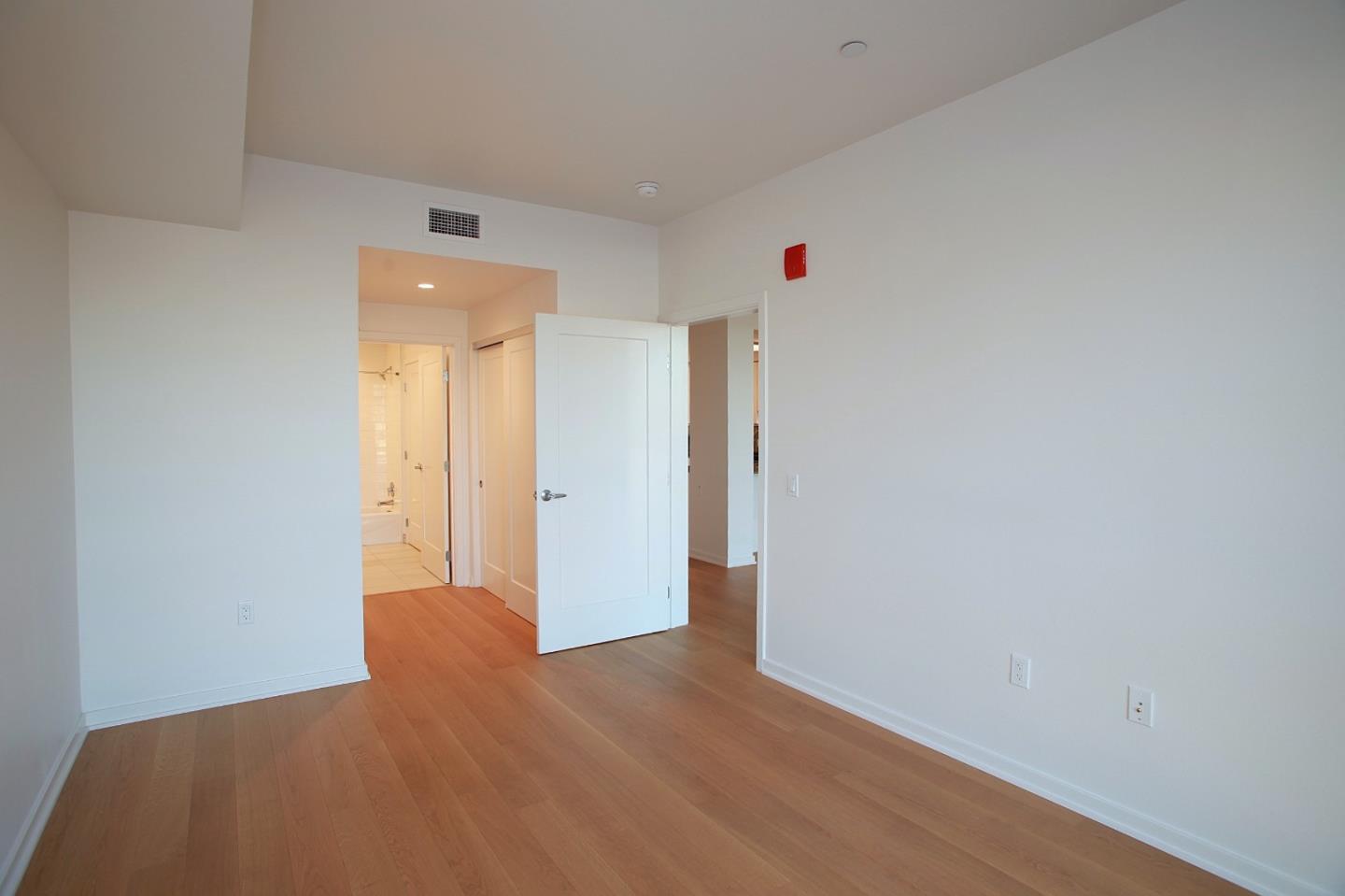 Detail Gallery Image 3 of 10 For 200 Linden Ave #602,  South San Francisco,  CA 94080 - 2 Beds | 2 Baths