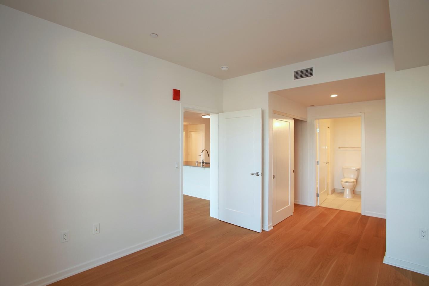 Detail Gallery Image 5 of 10 For 200 Linden Ave #602,  South San Francisco,  CA 94080 - 2 Beds | 2 Baths