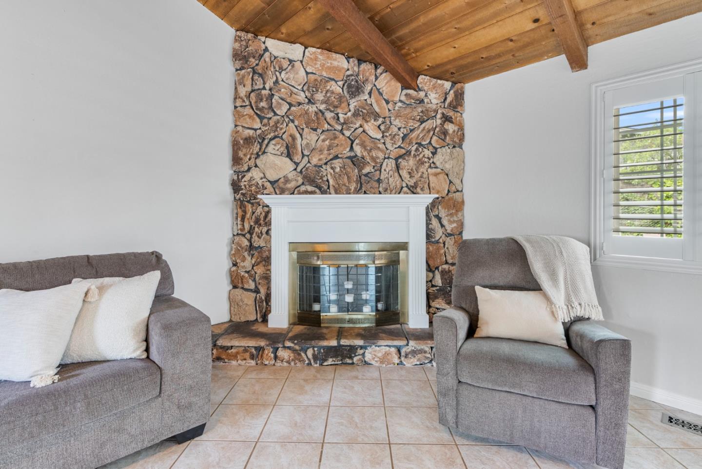 Detail Gallery Image 11 of 52 For 16795 Jackson Oaks Dr, Morgan Hill,  CA 95037 - 4 Beds | 2 Baths