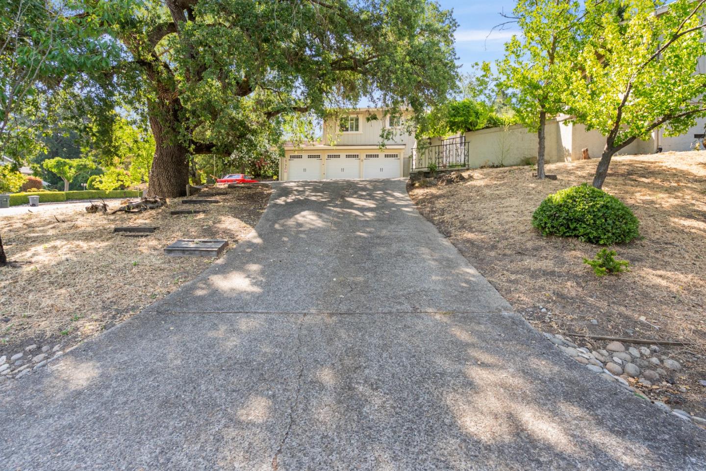 Detail Gallery Image 4 of 52 For 16795 Jackson Oaks Dr, Morgan Hill,  CA 95037 - 4 Beds | 2 Baths