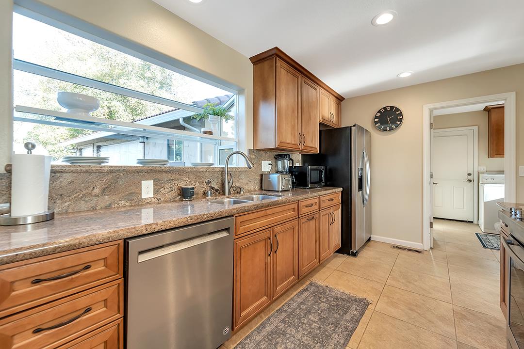 Detail Gallery Image 10 of 84 For 10175 Miguelito Rd, San Jose,  CA 95127 - 5 Beds | 3/1 Baths