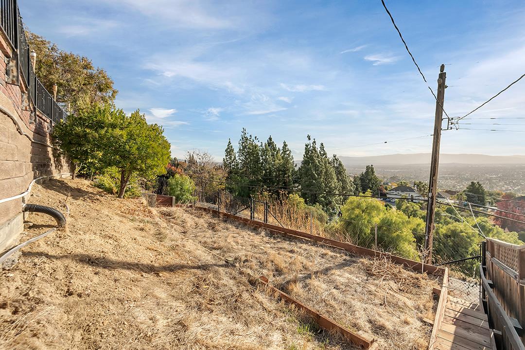 Detail Gallery Image 34 of 84 For 10175 Miguelito Rd, San Jose,  CA 95127 - 5 Beds | 3/1 Baths