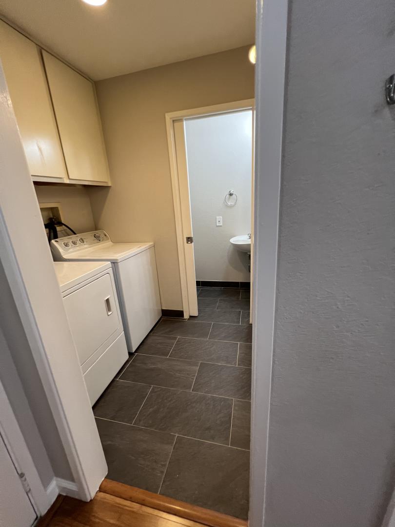 Detail Gallery Image 14 of 39 For 101 E Middlefield Rd #7,  Mountain View,  CA 94043 - 3 Beds | 2/1 Baths