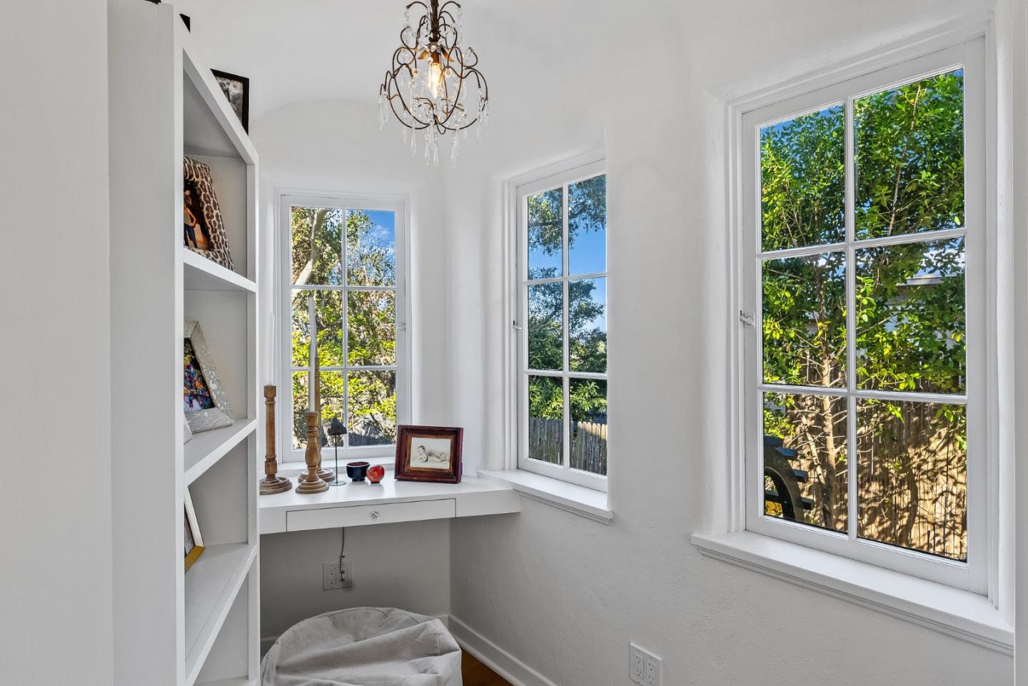 Detail Gallery Image 23 of 52 For 857 Alameda Ave, Monterey,  CA 93940 - 3 Beds | 3/1 Baths