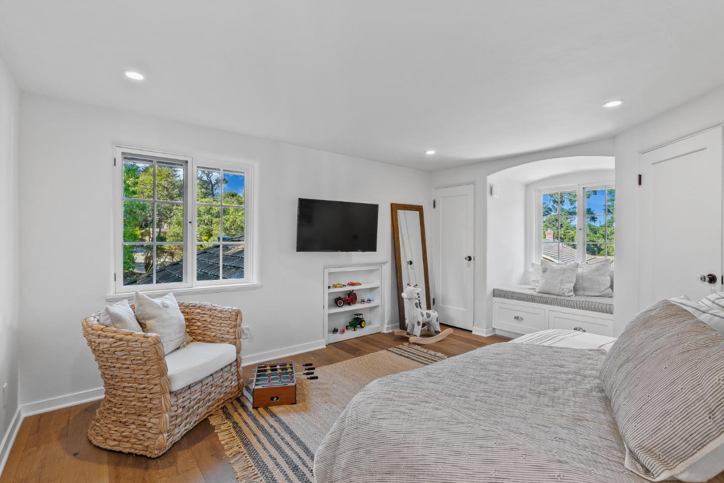 Detail Gallery Image 33 of 52 For 857 Alameda Ave, Monterey,  CA 93940 - 3 Beds | 3/1 Baths