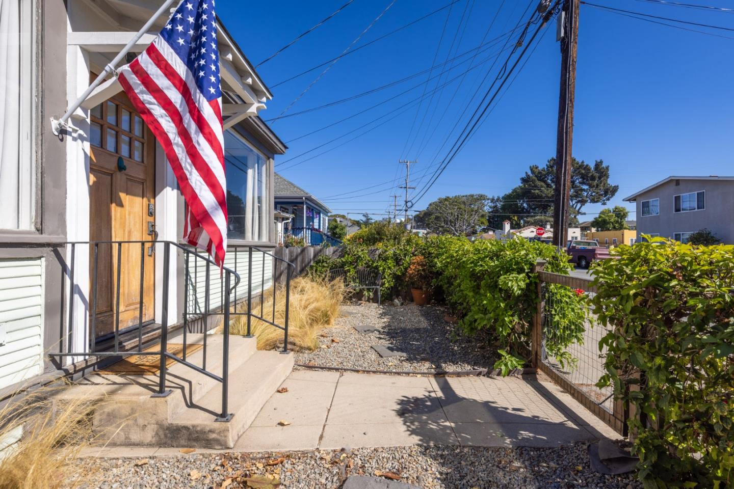 Detail Gallery Image 4 of 22 For 1187 8th St, Monterey,  CA 93940 - 2 Beds | 2 Baths