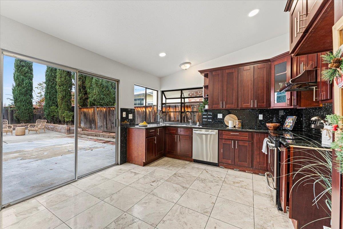 Detail Gallery Image 18 of 31 For 2835 Centerwood Ct, San Jose,  CA 95148 - 4 Beds | 2 Baths