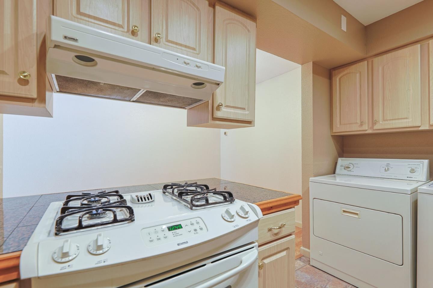 Detail Gallery Image 10 of 14 For 104 W Rossi St #4,  Salinas,  CA 93901 - 1 Beds | 1/1 Baths