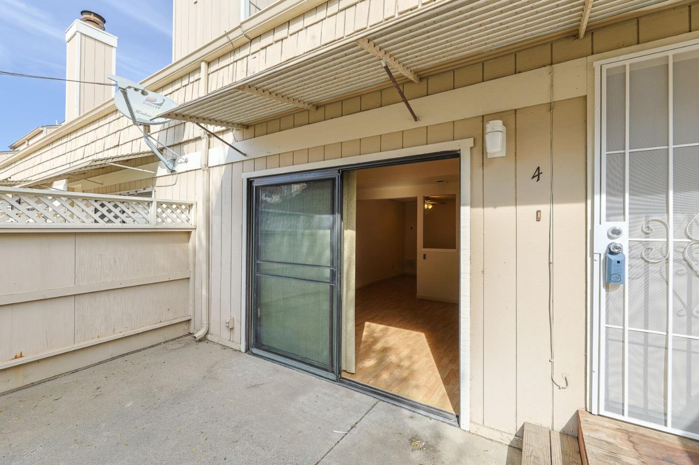 Detail Gallery Image 3 of 14 For 104 W Rossi St #4,  Salinas,  CA 93901 - 1 Beds | 1/1 Baths