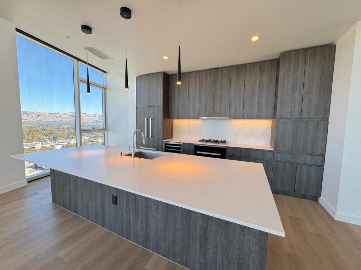 Detail Gallery Image 2 of 18 For 181 E Santa Clara St #2707,  San Jose,  CA 95113 - 2 Beds | 2 Baths