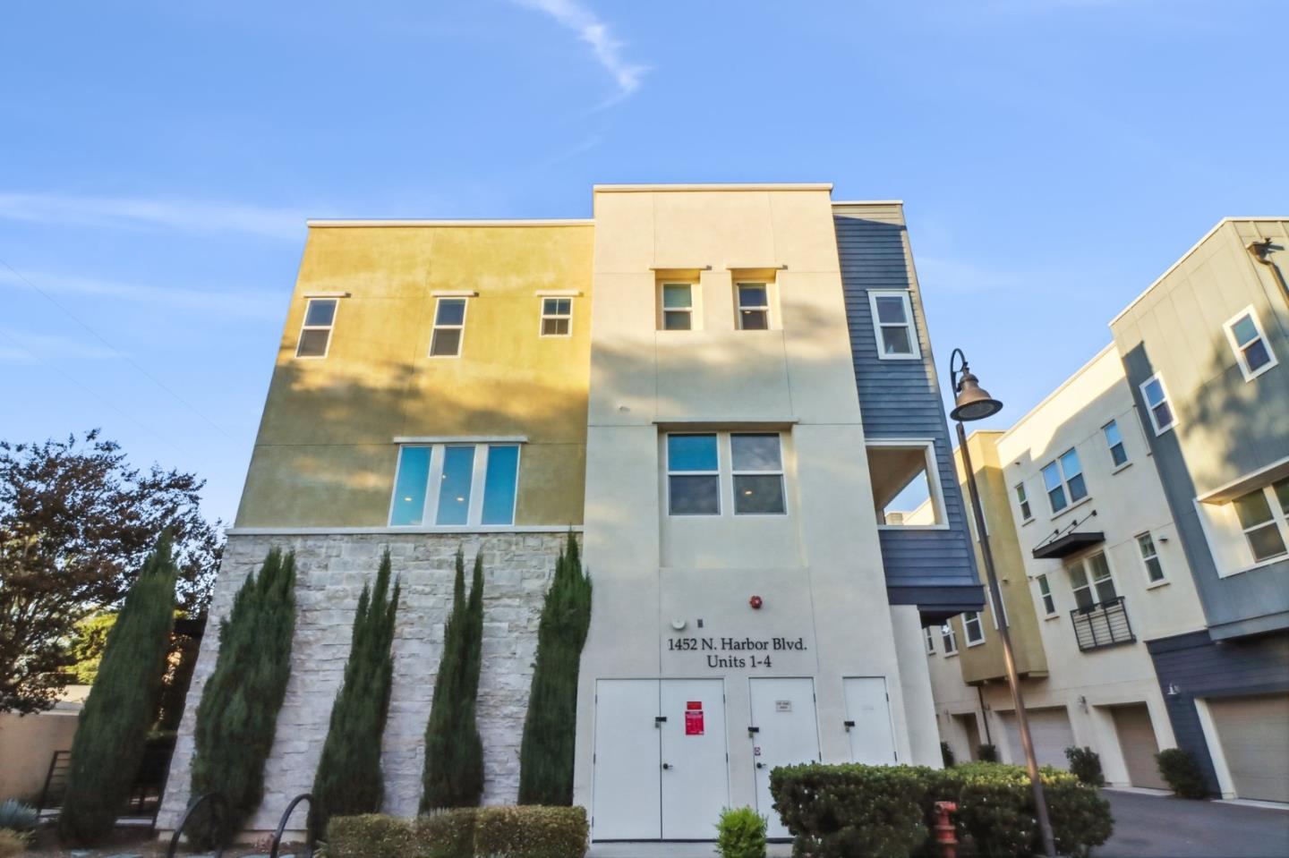 Detail Gallery Image 1 of 1 For 1452 N Harbor Blvd #4,  Santa Ana,  CA 92703 - 3 Beds | 2/1 Baths