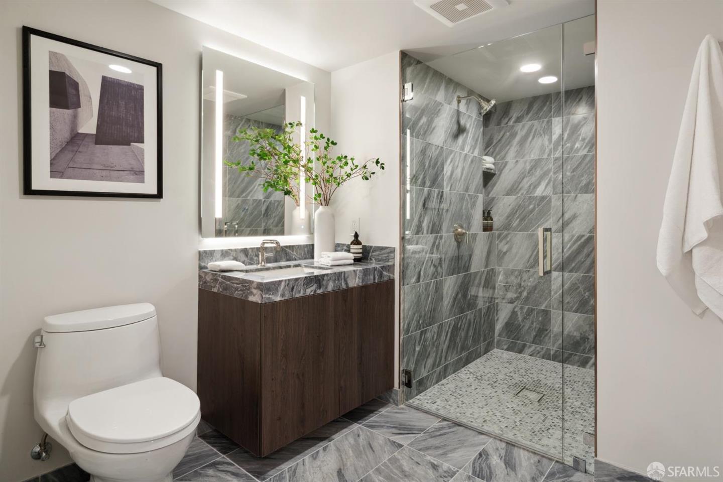 Detail Gallery Image 14 of 27 For 2525 Van Ness Ave #303,  San Francisco,  CA 94109 - 2 Beds | 2 Baths