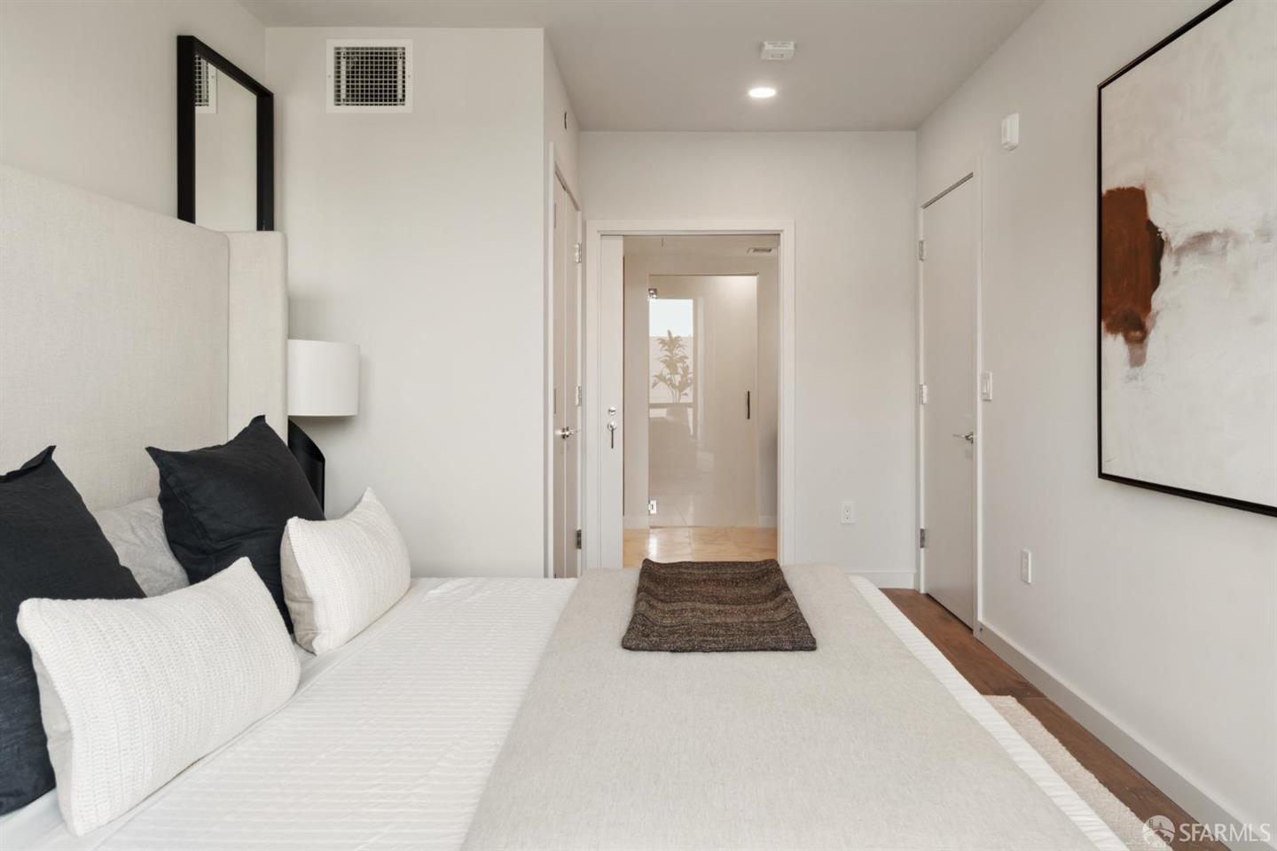 Detail Gallery Image 9 of 27 For 2525 Van Ness Ave #303,  San Francisco,  CA 94109 - 2 Beds | 2 Baths