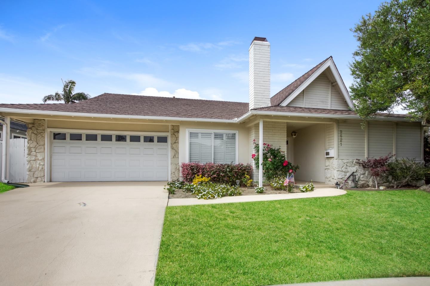 Detail Gallery Image 1 of 25 For 9621 Indian Wells Cir, Huntington Beach,  CA 92646 - 4 Beds | 3 Baths