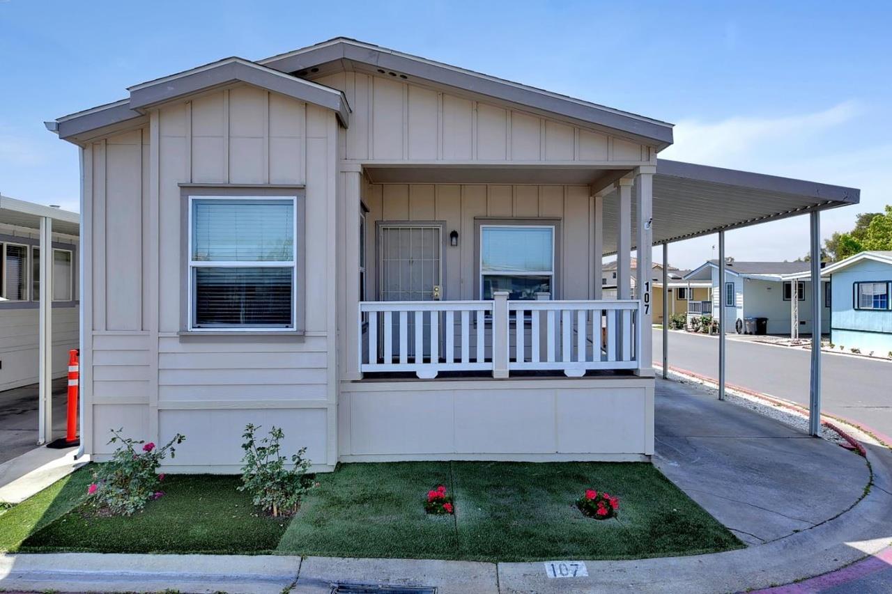 Detail Gallery Image 2 of 15 For 555 Umbarger Rd #107,  San Jose,  CA 95111 - 2 Beds | 2 Baths