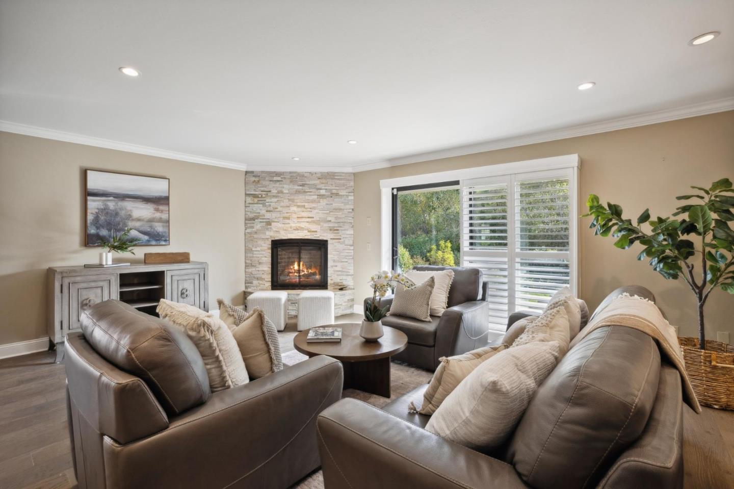 Detail Gallery Image 8 of 46 For 3850 Rio Rd #1,  Carmel,  CA 93923 - 2 Beds | 2/1 Baths