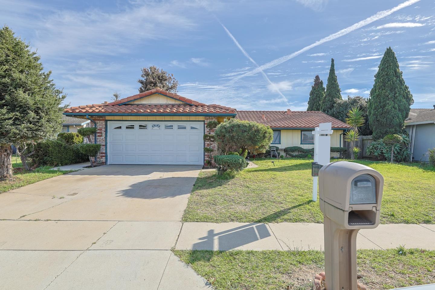 Detail Gallery Image 2 of 19 For 18365 Van Buren Ave, Salinas,  CA 93906 - 3 Beds | 2 Baths