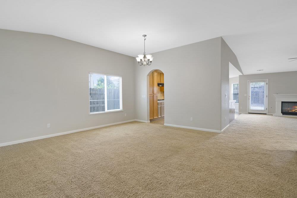 Detail Gallery Image 11 of 67 For 782 Tamarack Way, Los Banos,  CA 93635 - 4 Beds | 2 Baths