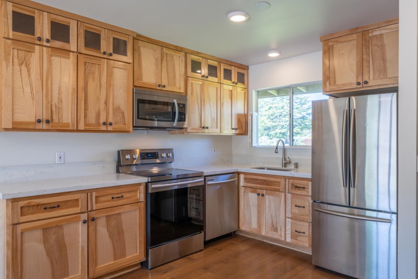 Detail Gallery Image 2 of 24 For 250 Hacienda Carmel, Carmel,  CA 93923 - 1 Beds | 1 Baths
