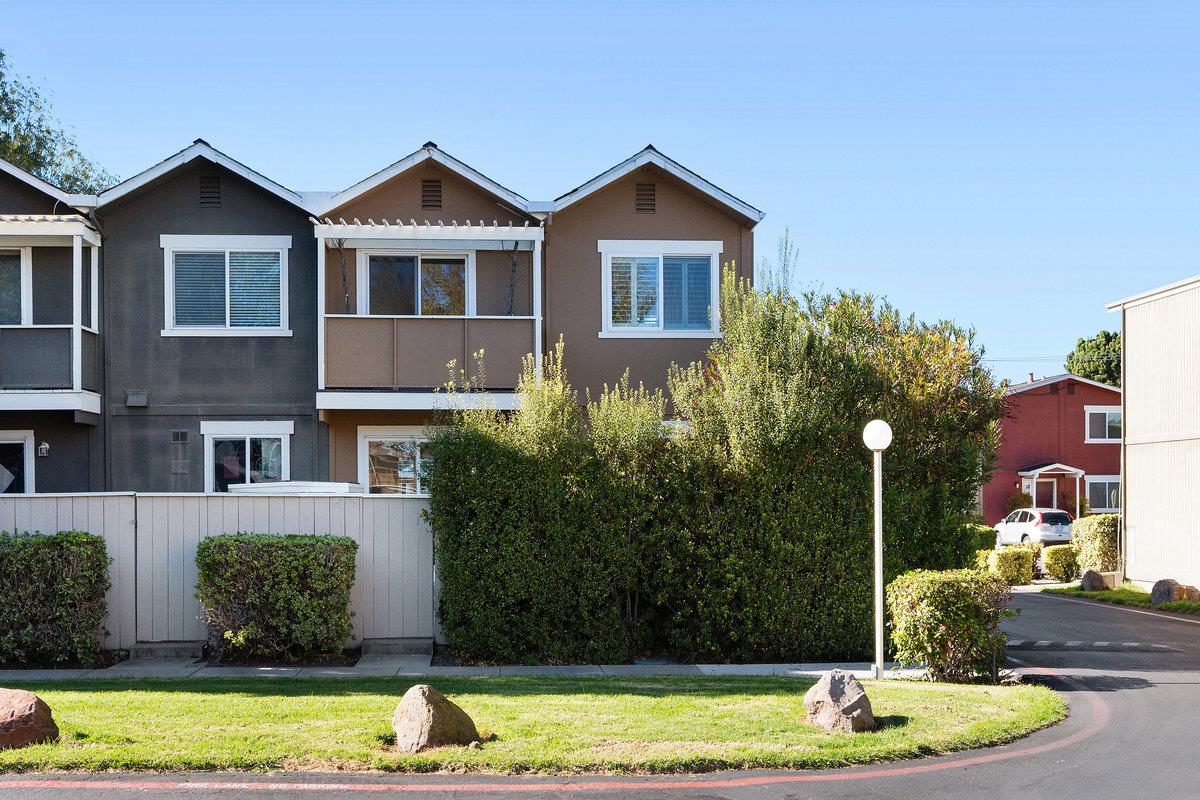 Detail Gallery Image 41 of 74 For 532 Tyrella Ave #47,  Mountain View,  CA 94043 - 3 Beds | 1/1 Baths