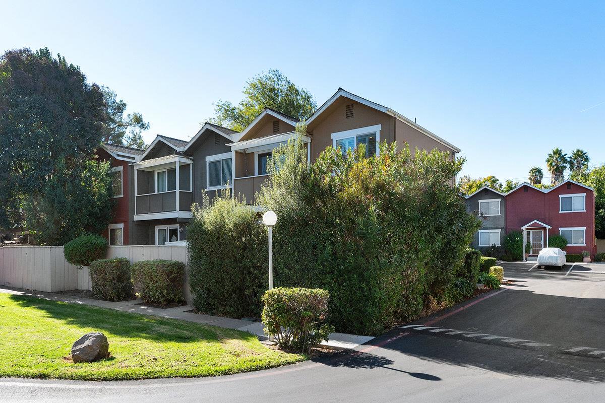 Detail Gallery Image 42 of 74 For 532 Tyrella Ave #47,  Mountain View,  CA 94043 - 3 Beds | 1/1 Baths