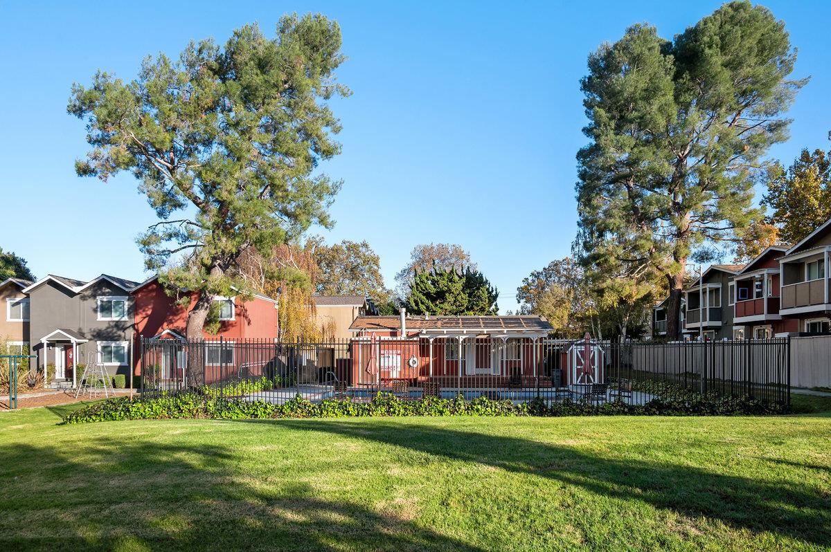 Detail Gallery Image 45 of 74 For 532 Tyrella Ave #47,  Mountain View,  CA 94043 - 3 Beds | 1/1 Baths