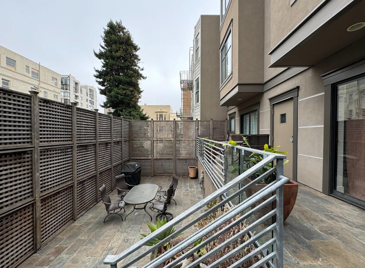 Detail Gallery Image 3 of 25 For 1081 Pine St #101,  San Francisco,  CA 94109 - 2 Beds | 2 Baths