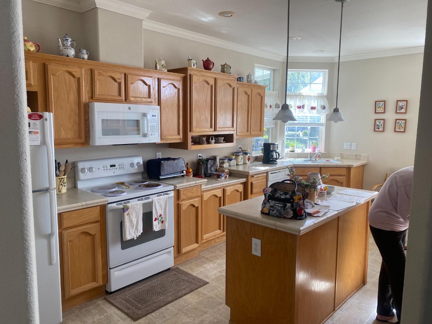 Detail Gallery Image 8 of 19 For 1111 Morse Ave #103,  Sunnyvale,  CA 94089 - 3 Beds | 2 Baths