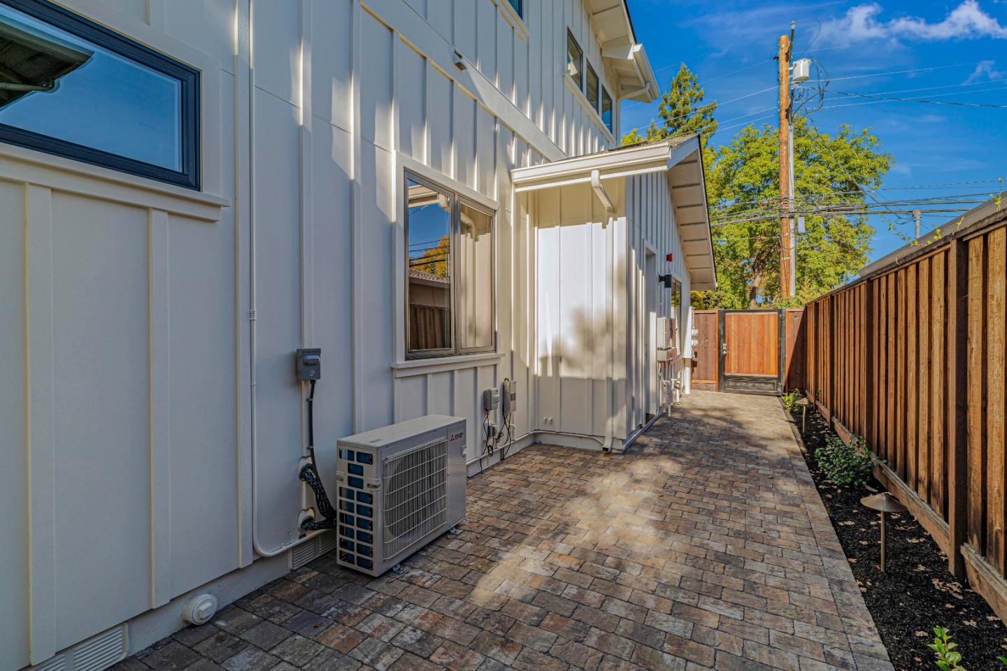 Detail Gallery Image 41 of 47 For 1460 Kentfield Ave, Redwood City,  CA 94061 - 4 Beds | 3/1 Baths